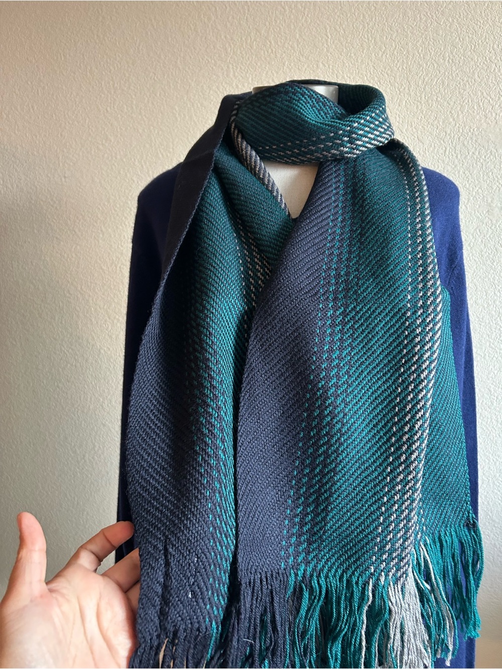 Mucros Weavers Green and Navy Two-Tone Woven Fringe Scarf 100% wool - Picture 2 of 6